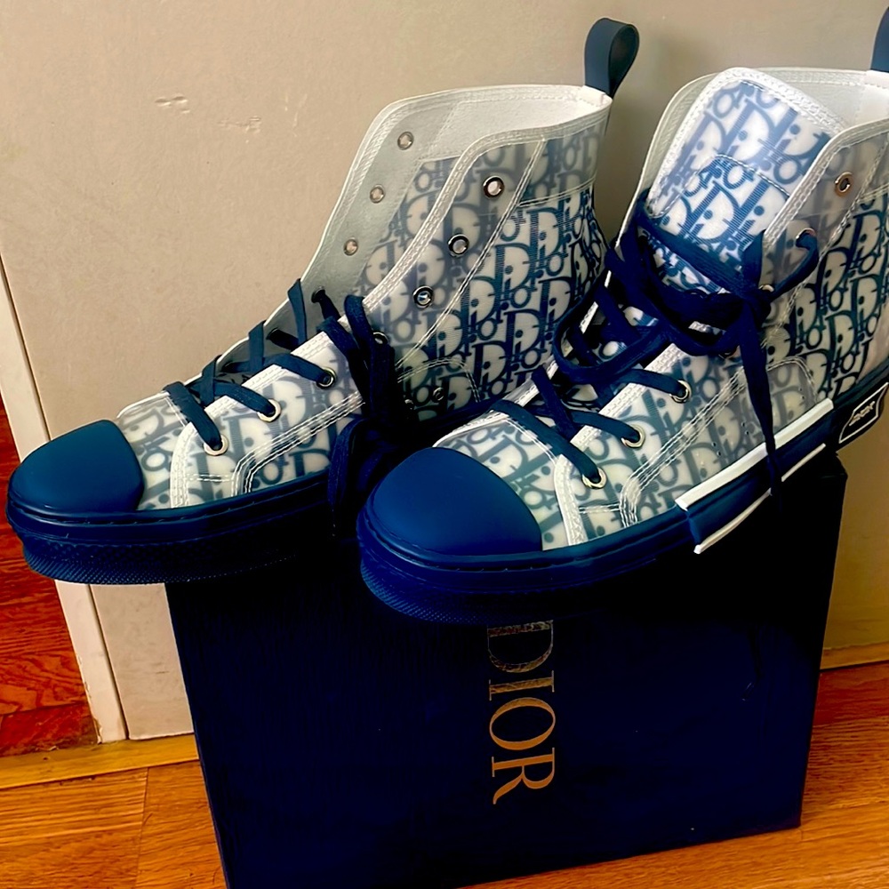 Christian dior, size 12 brand new never bin worn. - Picture 1 of 3